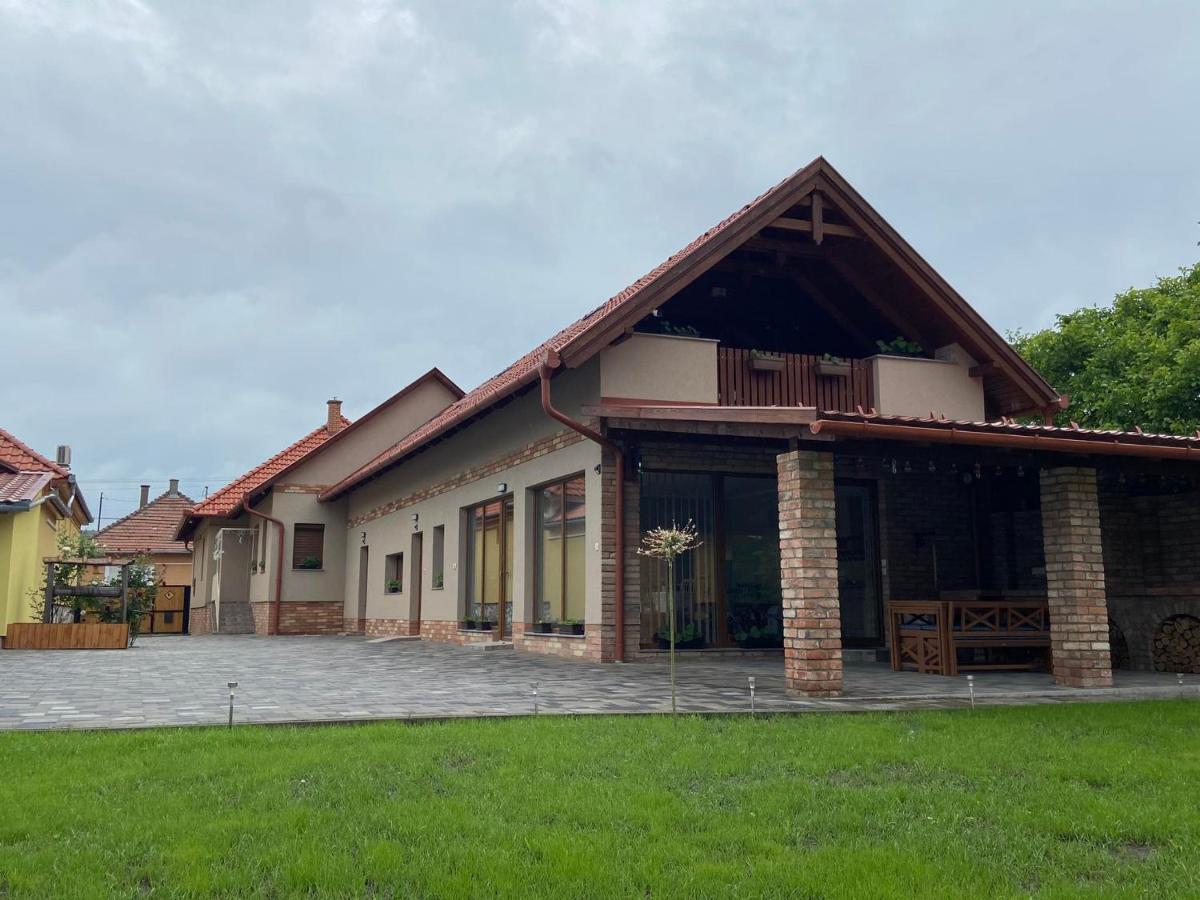 Benige Vendeghaz Otel Demjén Dış mekan fotoğraf